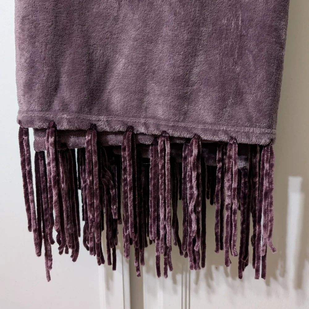 Elle Decor Velvet Plum Throw with‎ Fringe